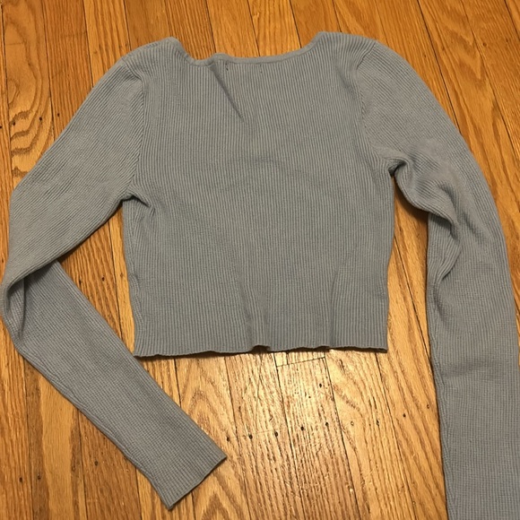 Light blue cropped long sleeve size small from Kendall and Kylie. - Picture 2 of 3